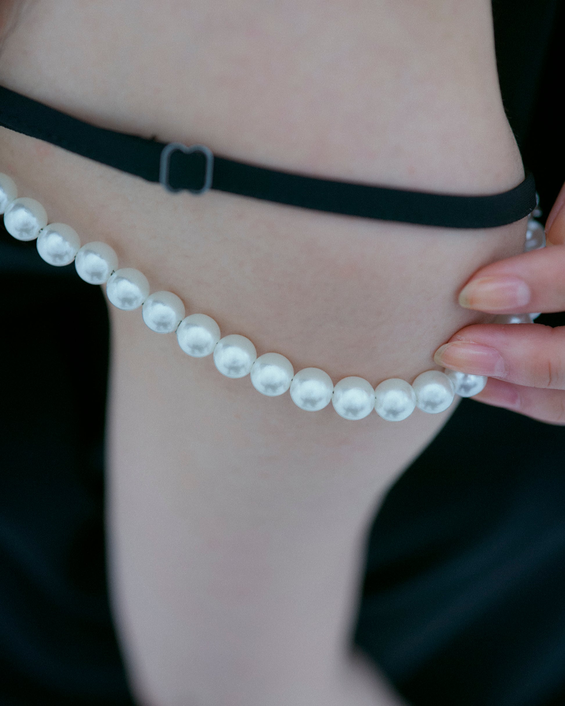 w/LISA (ウィズリサ) | PEARL CAMISOLE DRESS (パールキャミソールドレス) | ワンピース ミモレ 丈 真珠 冠婚葬祭 ノースリーブ レス 女性 ウィメンズ レディース プリーツ キレイめ モード カジュアル ブラック 黒 ドメスティック ブランド