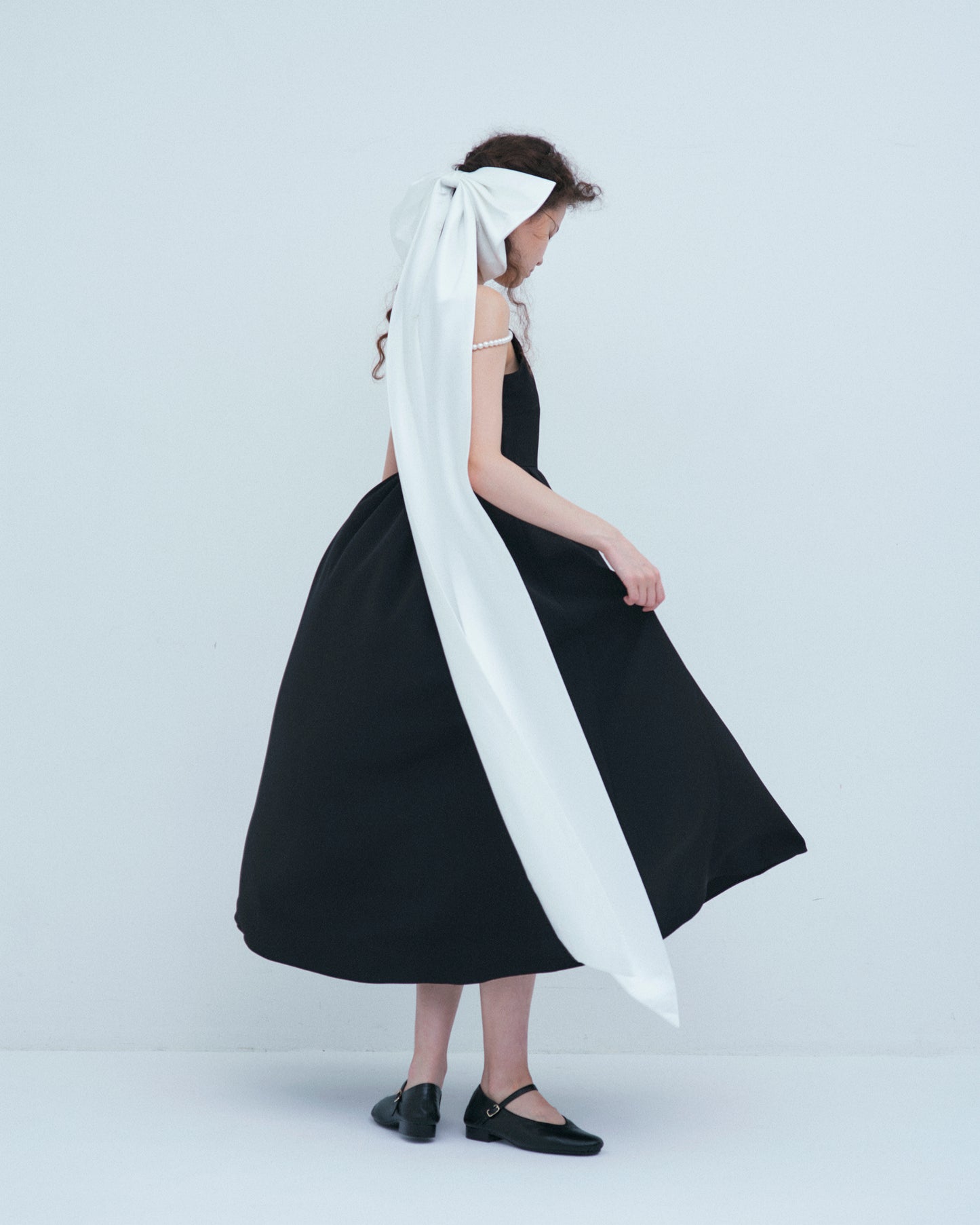 w/LISA (ウィズリサ) | PEARL CAMISOLE DRESS (パールキャミソールドレス) | ワンピース ミモレ 丈 真珠 冠婚葬祭 ノースリーブ レス 女性 ウィメンズ レディース プリーツ キレイめ モード カジュアル ブラック 黒 ドメスティック ブランド