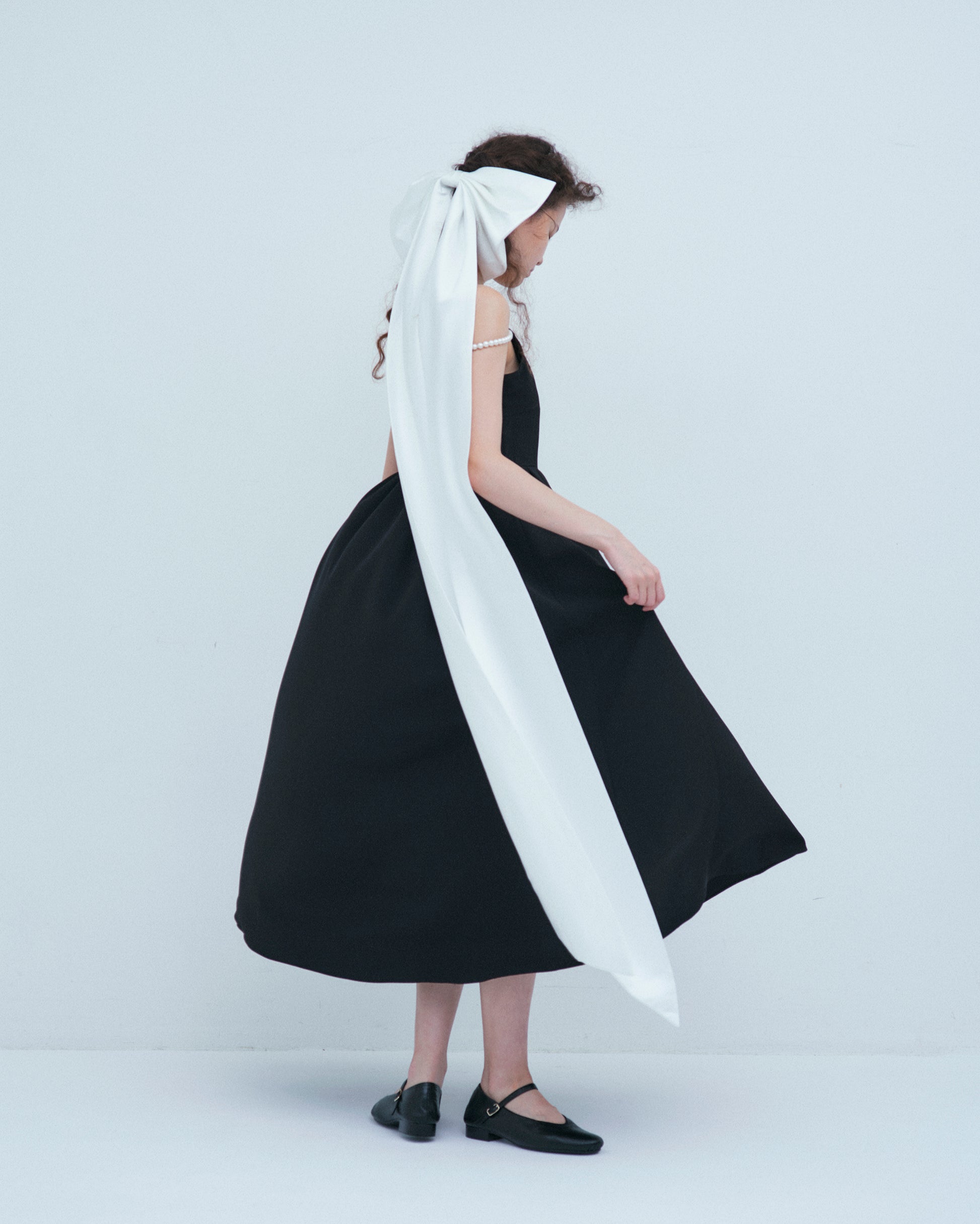 w/LISA (ウィズリサ) | PEARL CAMISOLE DRESS (パールキャミソールドレス) | ワンピース ミモレ 丈 真珠 冠婚葬祭 ノースリーブ レス 女性 ウィメンズ レディース プリーツ キレイめ モード カジュアル ブラック 黒 ドメスティック ブランド