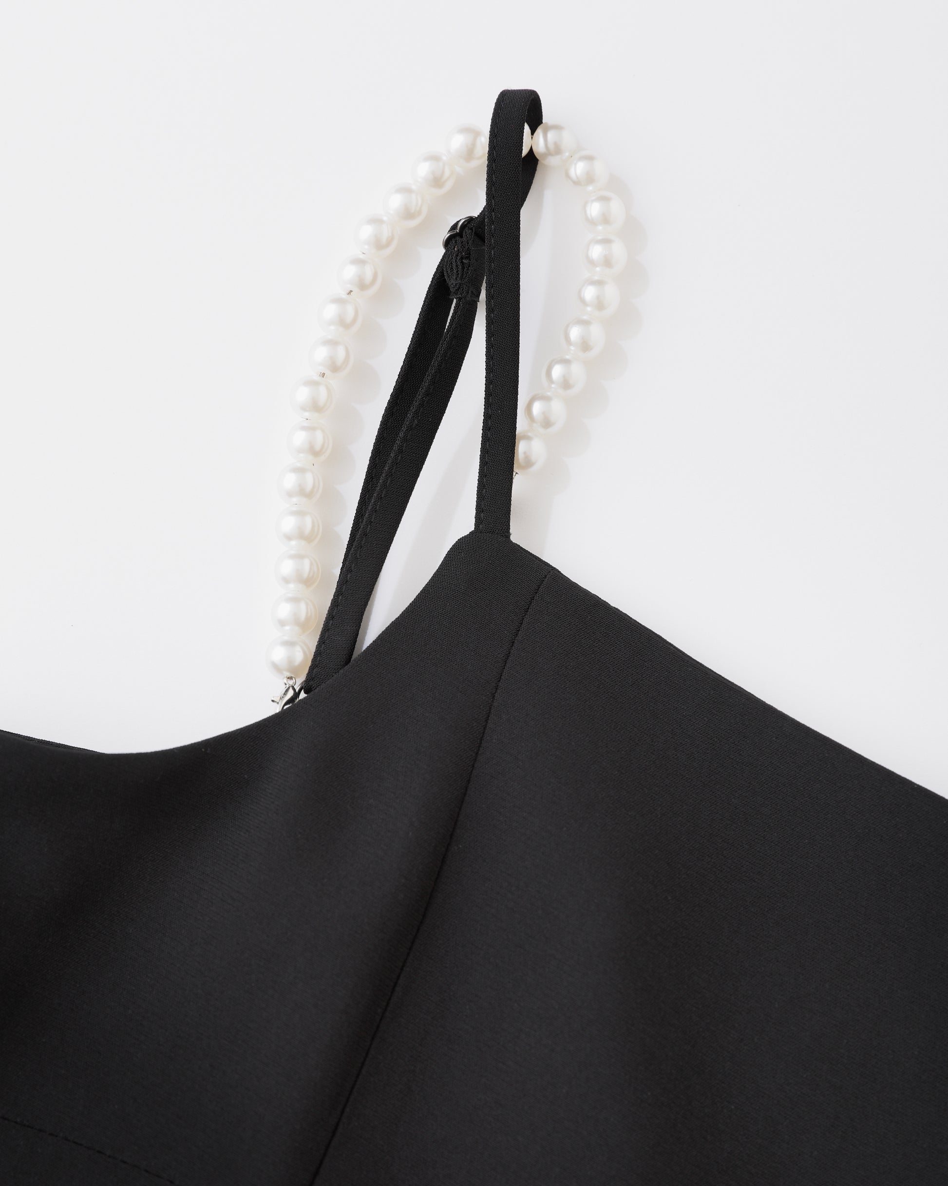 w/LISA (ウィズリサ) | PEARL CAMISOLE DRESS (パールキャミソールドレス) | ワンピース ミモレ 丈 真珠 冠婚葬祭 ノースリーブ レス 女性 ウィメンズ レディース プリーツ キレイめ モード カジュアル ブラック 黒 ドメスティック ブランド