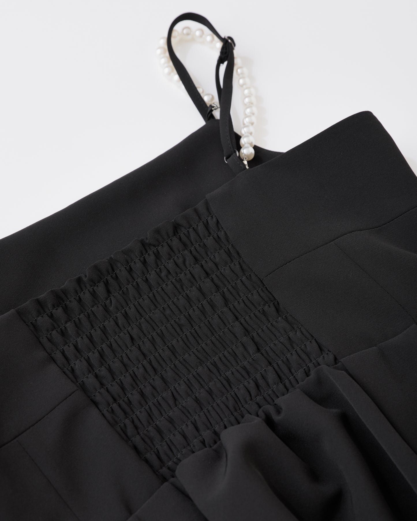 w/LISA (ウィズリサ) | PEARL CAMISOLE DRESS (パールキャミソールドレス) | ワンピース ミモレ 丈 真珠 冠婚葬祭 ノースリーブ レス 女性 ウィメンズ レディース プリーツ キレイめ モード カジュアル ブラック 黒 ドメスティック ブランド