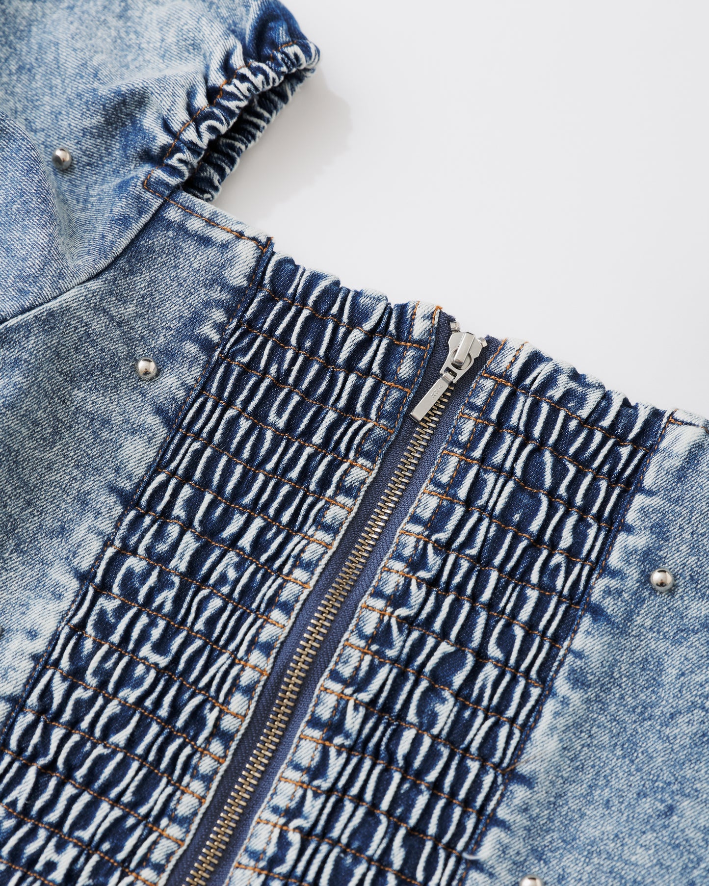 w/LISA (ウィズリサ) | STUDS DENIM TOPS (スタッズデニムトップス) | プルオーバー パフスリーブ 半袖 ショート 短丈 インディゴ ブルー ライト ケミカル ウォッシュ タイト トップス レディース ウィメンズ 女性 ドメスティック ブランド セットアップ