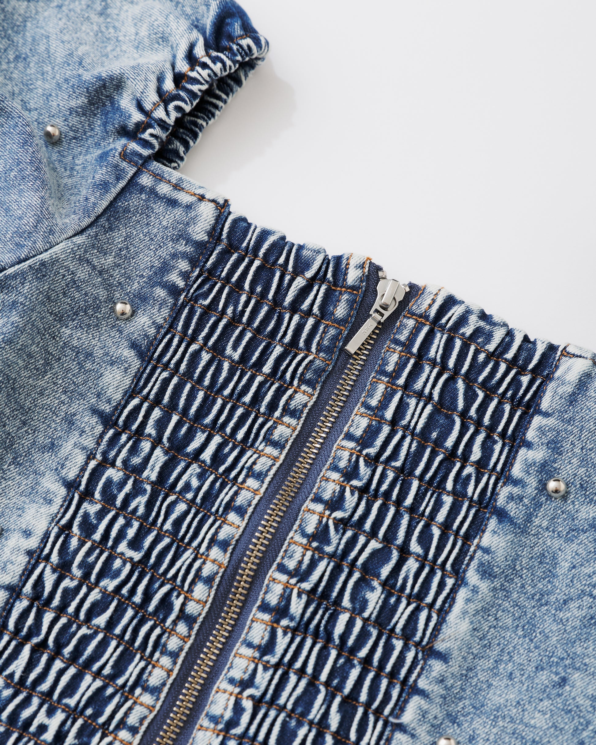 w/LISA (ウィズリサ) | STUDS DENIM TOPS (スタッズデニムトップス) | プルオーバー パフスリーブ 半袖 ショート 短丈 インディゴ ブルー ライト ケミカル ウォッシュ タイト トップス レディース ウィメンズ 女性 ドメスティック ブランド セットアップ