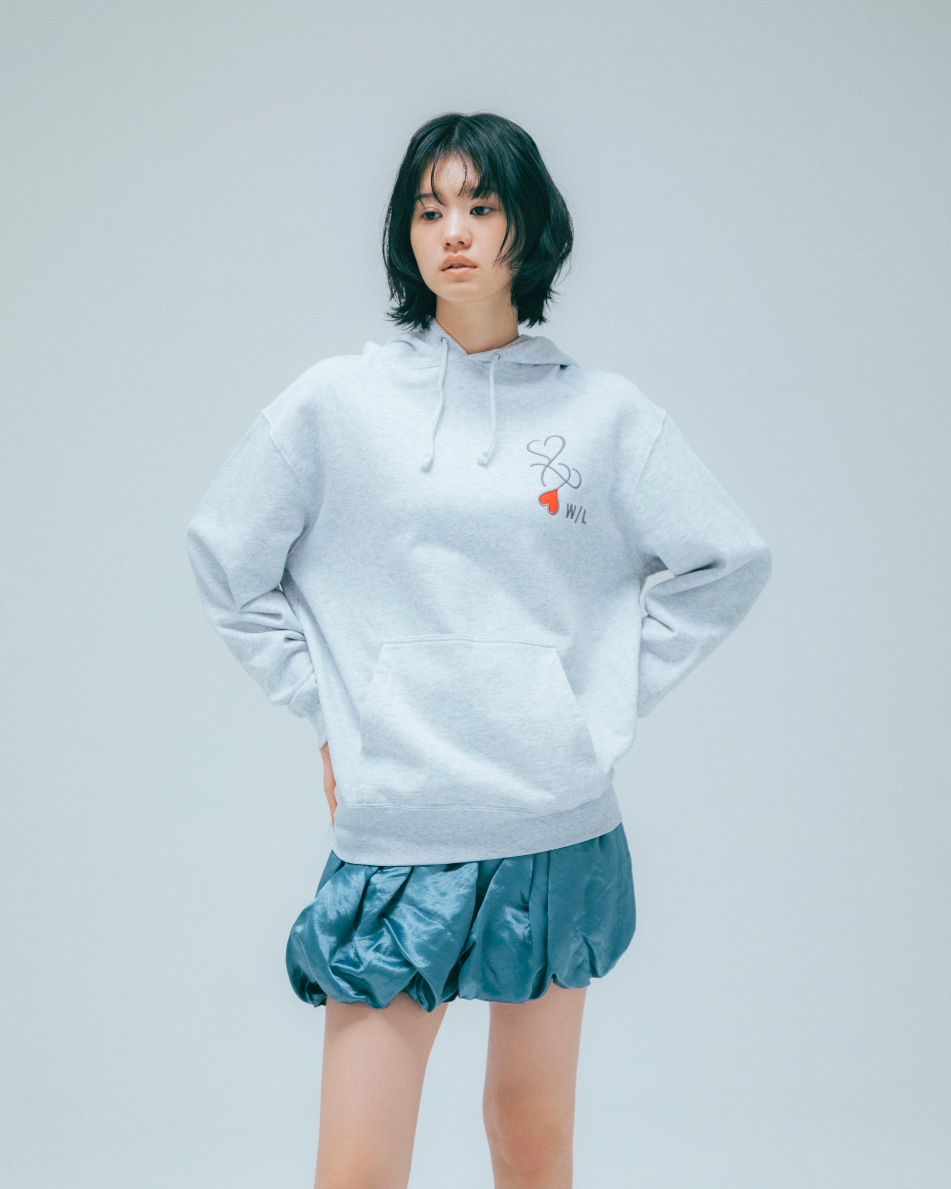 w/LISA (ウィズリサ) | W/L HEART LOGO OVERSIZED HOODIE (ハートロゴオーバーサイズフーディー) | スウェット パーカー プリント ユニセックス メンズ レディース 女性 ウィメンズ ストリート スポーツ ブランド