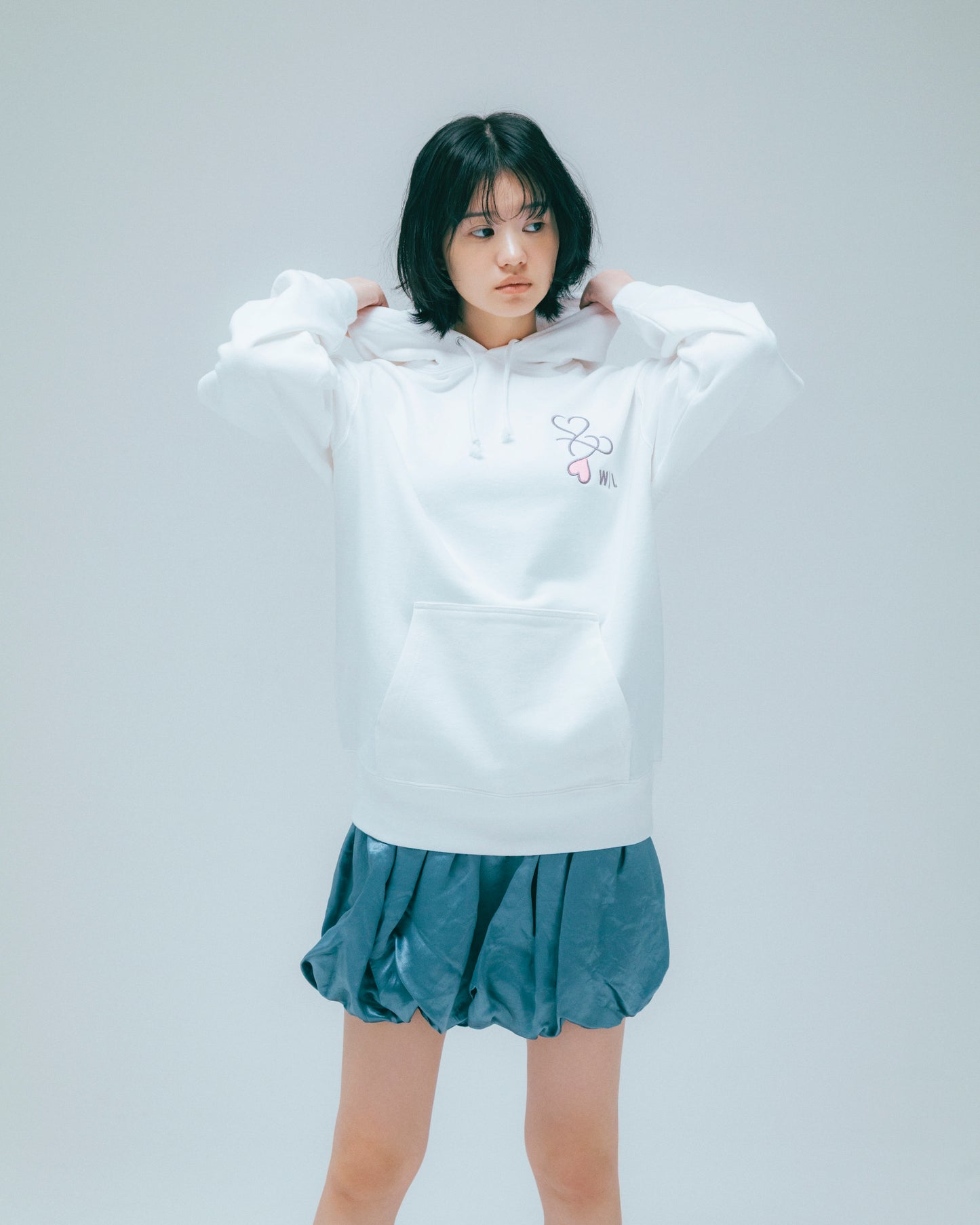 w/LISA (ウィズリサ) | W/L HEART LOGO OVERSIZED HOODIE (ハートロゴオーバーサイズフーディー) | スウェット パーカー プリント ユニセックス メンズ レディース 女性 ウィメンズ ストリート スポーツ ブランド