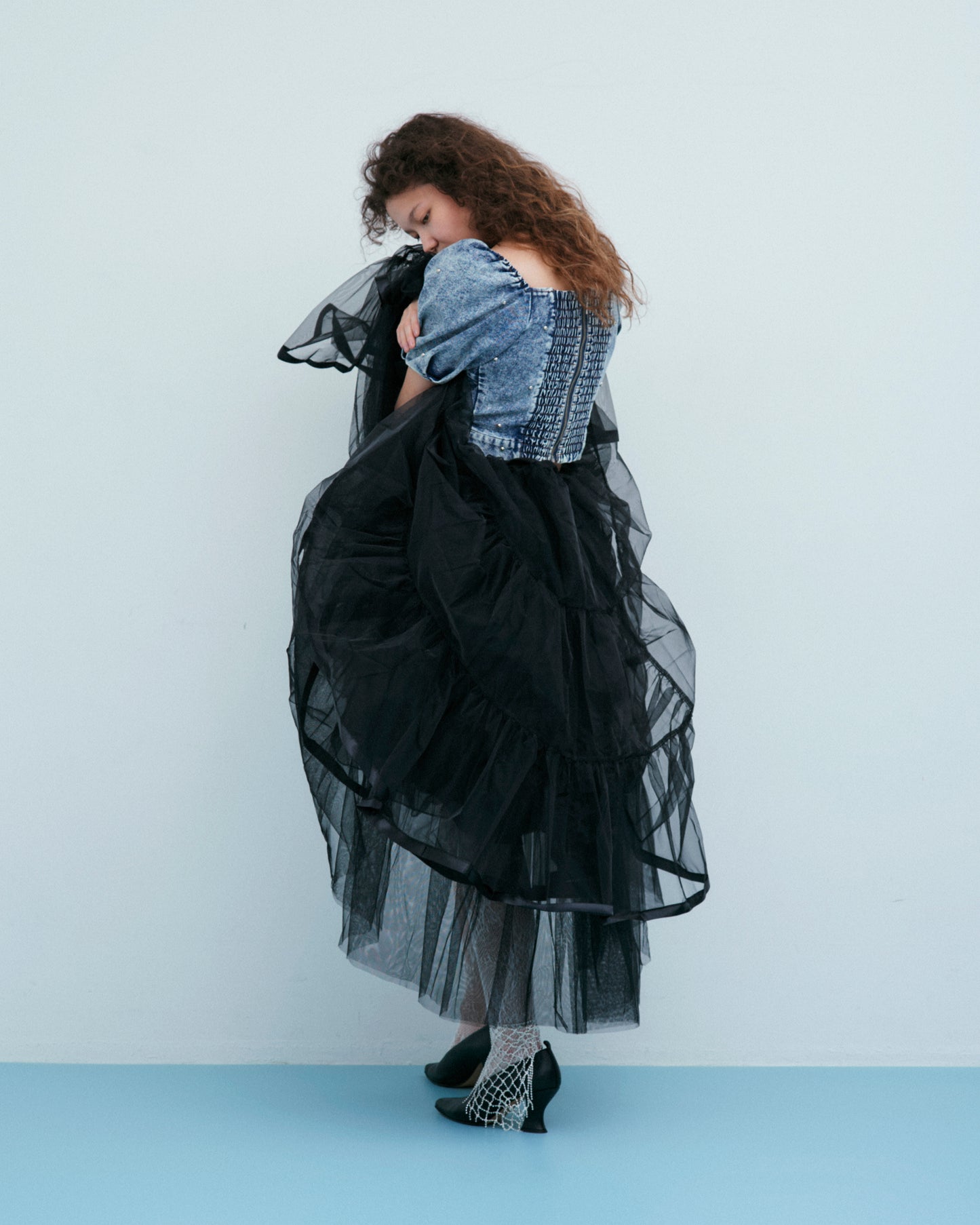 w/LISA (ウィズリサ) | STUDS DENIM TOPS (スタッズデニムトップス) | プルオーバー パフスリーブ 半袖 ショート 短丈 インディゴ ブルー ライト ケミカル ウォッシュ タイト トップス レディース ウィメンズ 女性 ドメスティック ブランド セットアップ